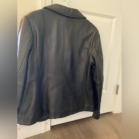 Covington Leather Jacket with removable fur collar - Picture 3 of 5